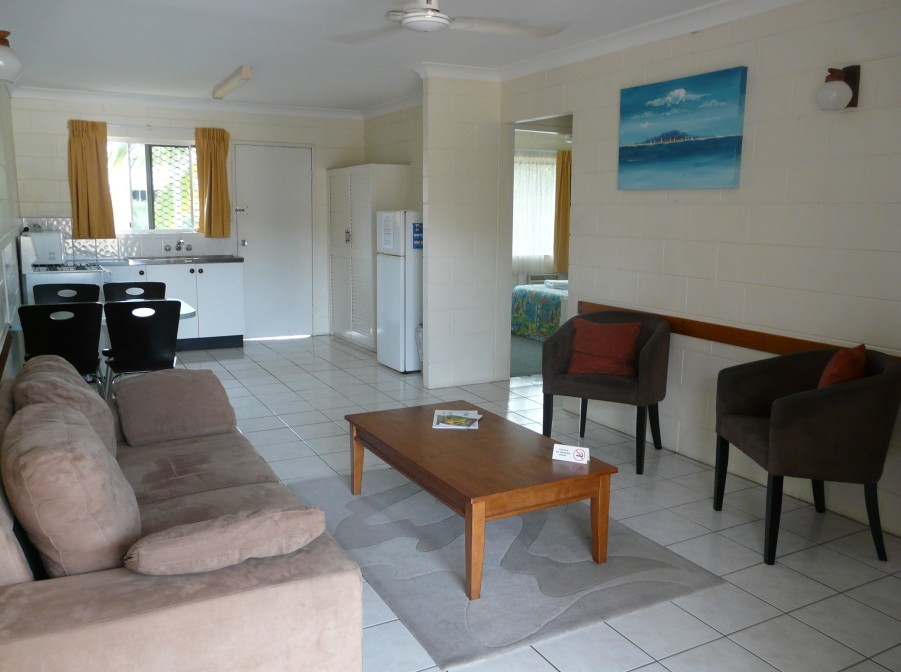 Oasis Inn Holiday Apartments - Accommodation Sydney
